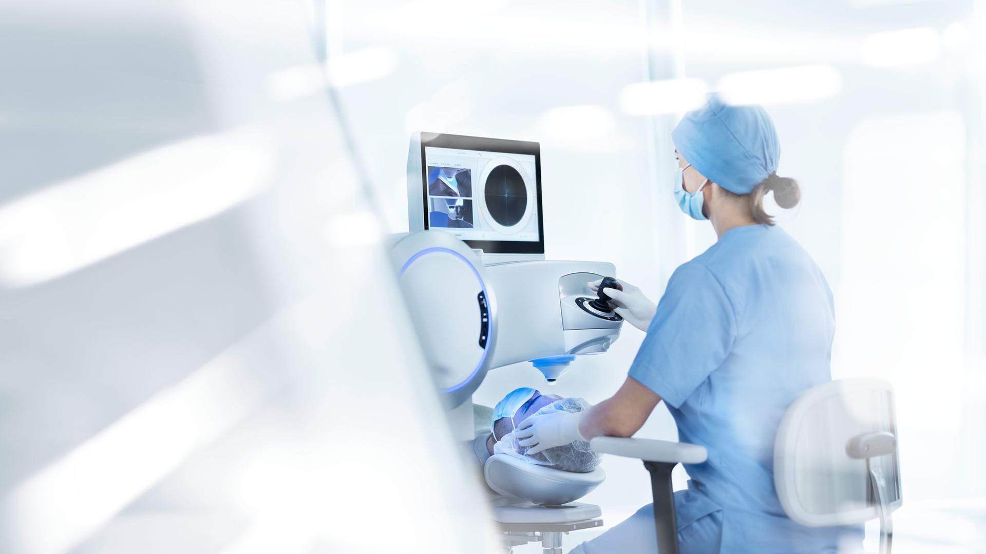 Minimal-invasive Lentikelextraktion mit dem VISUMAX® 800 mit SMILE® pro für Menschen mit Hyperopie