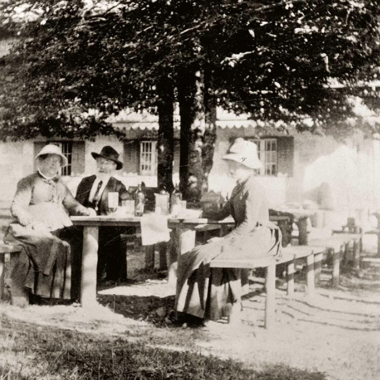 Carl Zeiss und Frau Ottilie mit Schwiegertochter, geb. Franziska Thierbach um 1885.