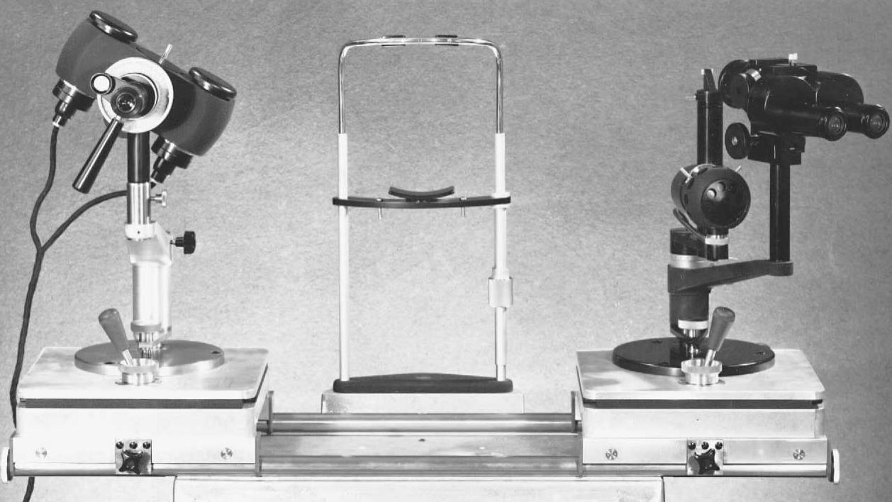 Ophthalmometer zur entfernungsunabhängigen Messung von Hornhautkrümmung und -brechkraft.