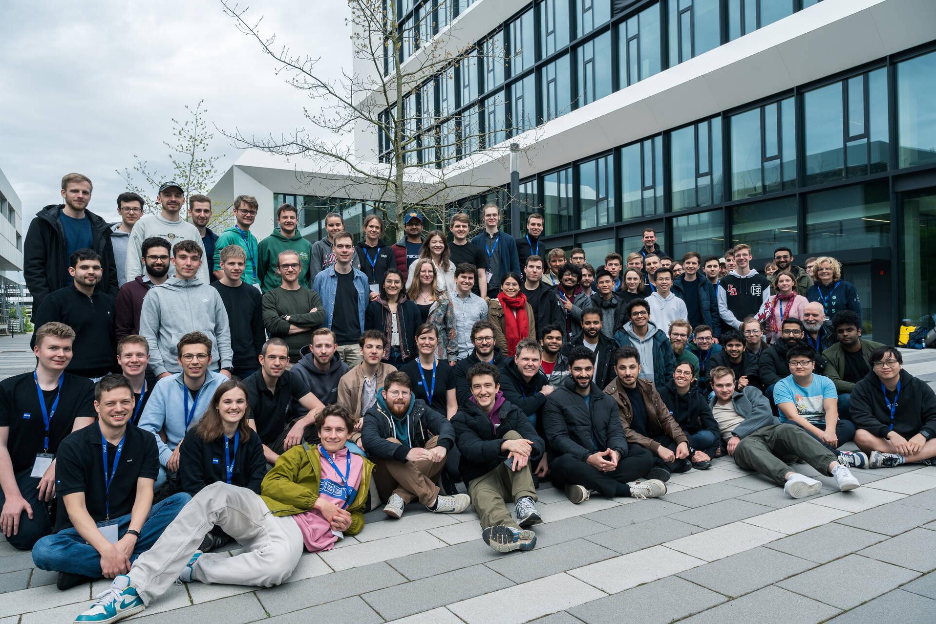 Ein Gruppenfoto der Teilnehmer des ZEISS Computer Vision Hackathon 2024.