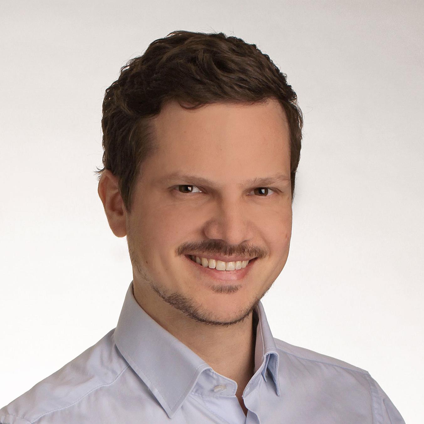 Porträt von Dr. Simon Baier