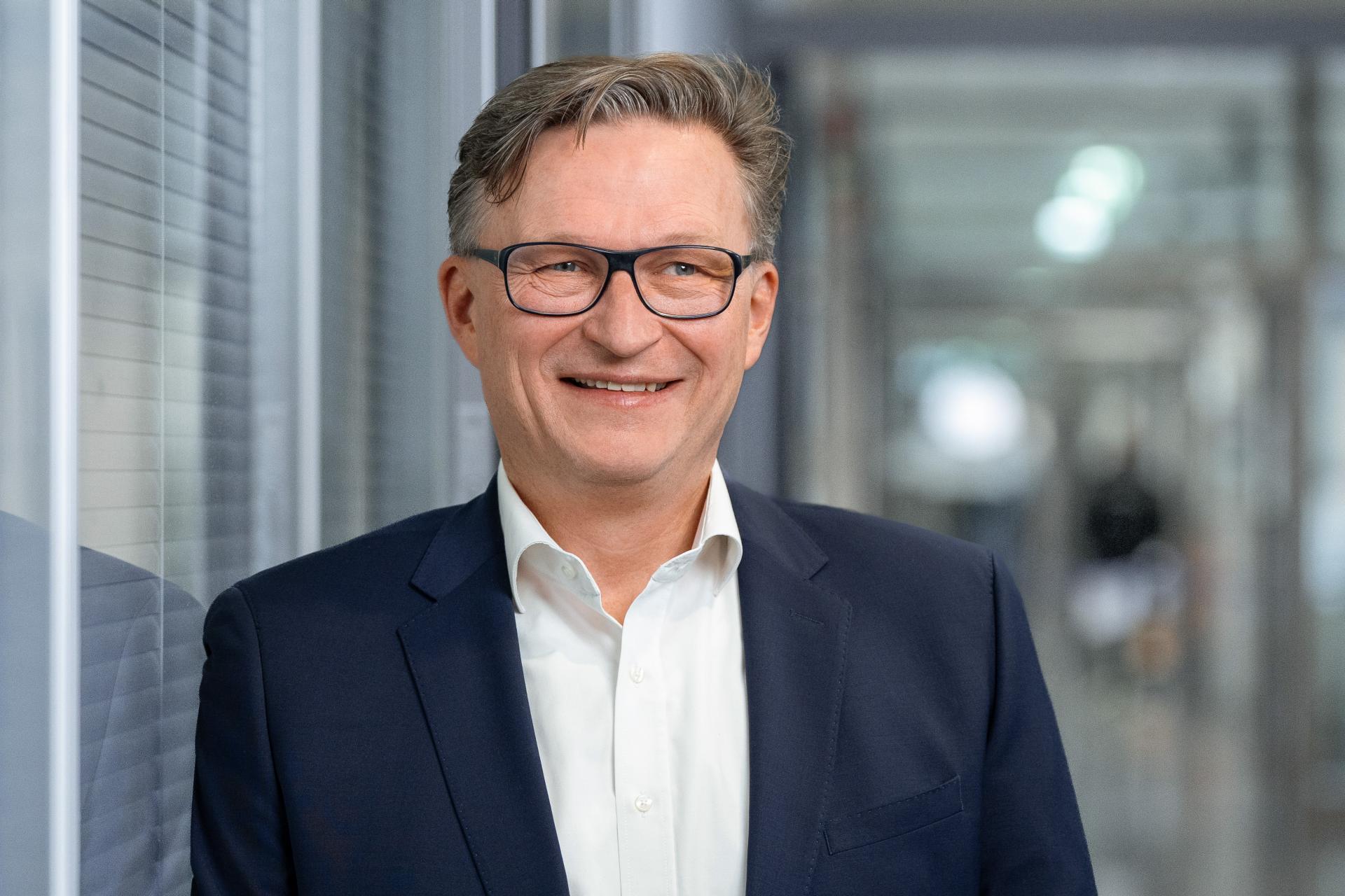 Dr. Frank Rohmund