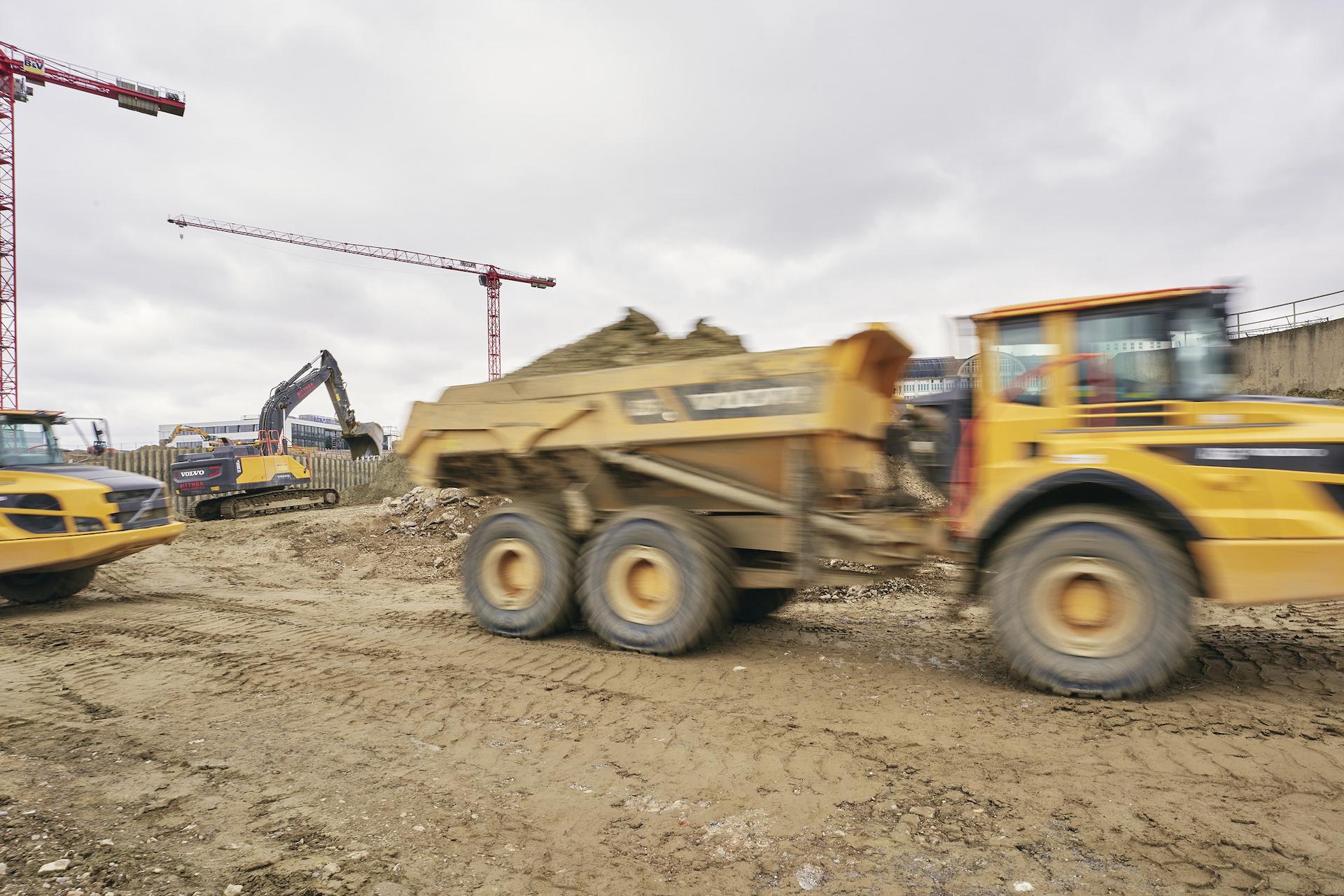 Baustellenfahrzeug auf Baustelle