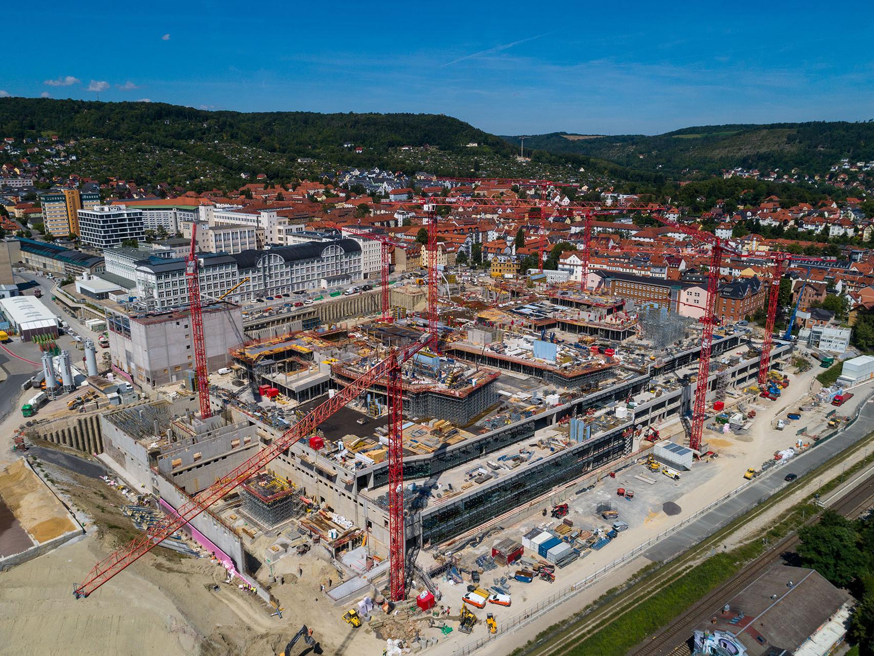 Perspektive vom Westbahnhof aus Richtung SCHOTT über das Areal zeigt die Konturen der aufgehenden Gebäudeteile