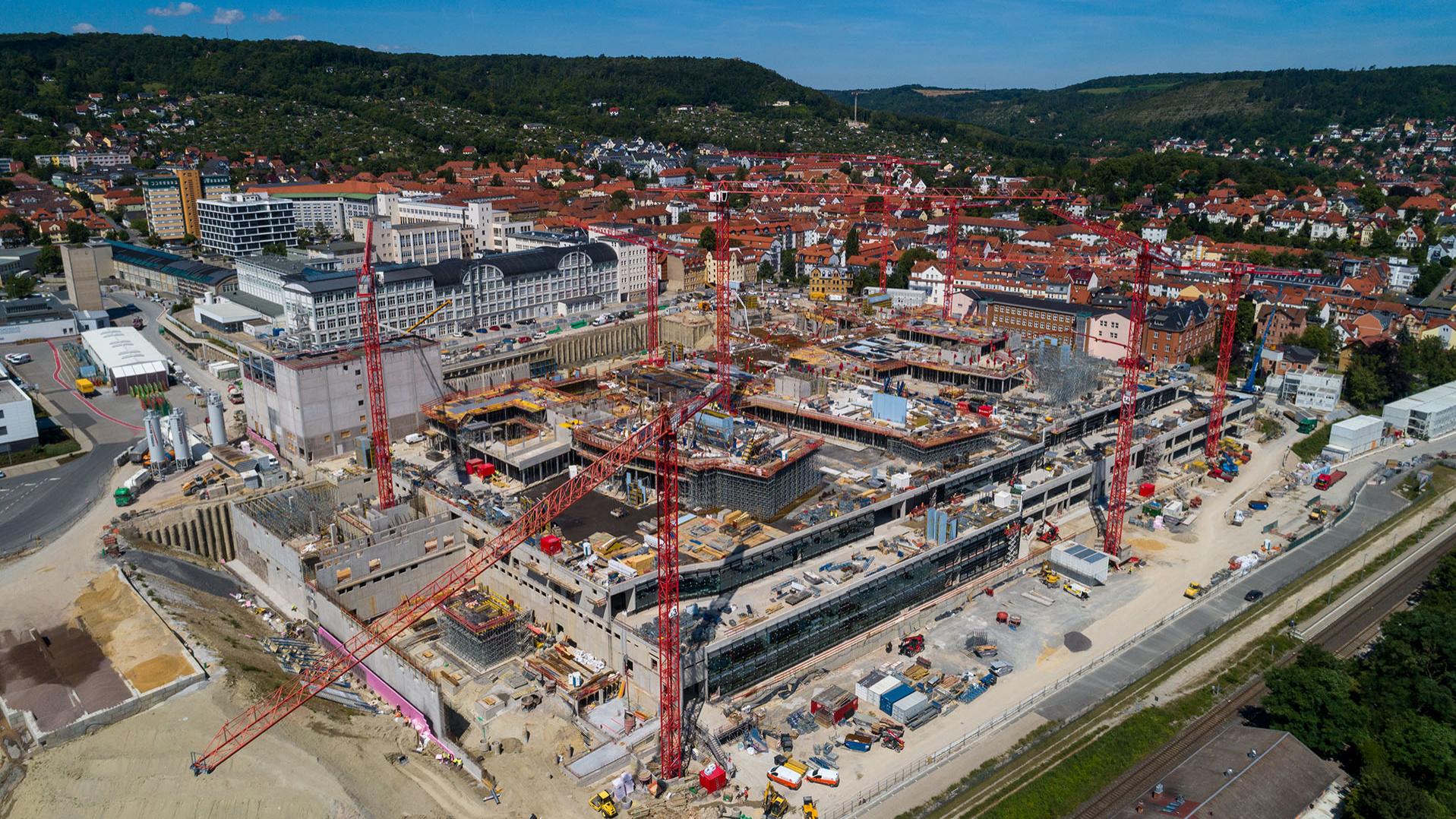 Perspektive vom Westbahnhof aus Richtung SCHOTT über das Areal zeigt die Konturen der aufgehenden Gebäudeteile