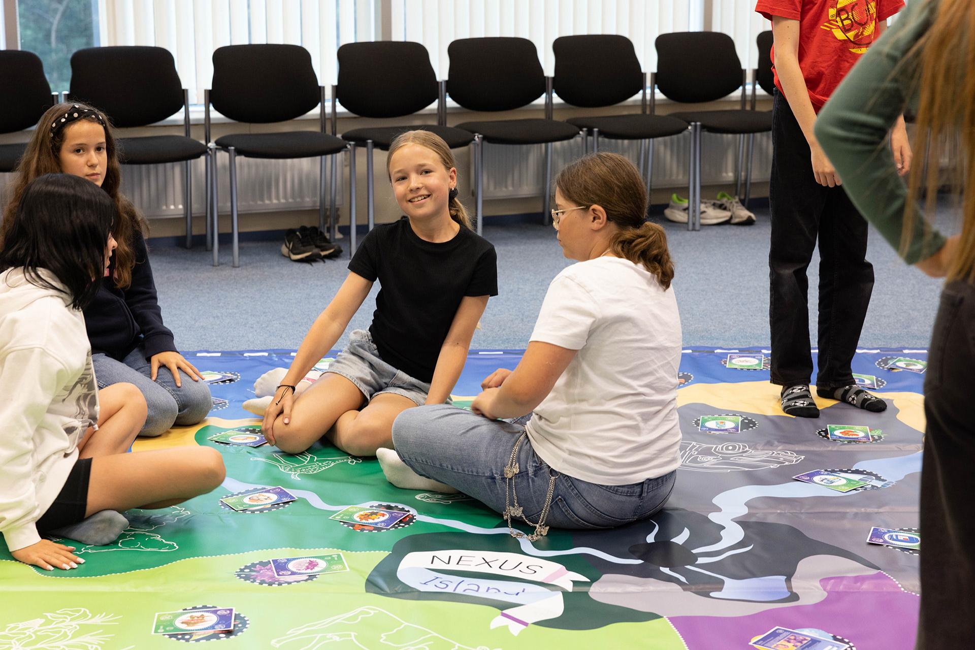 Der Präsident von Estland, Alar Karis, besuchte am 27. Juni 2023 die Advanced Mobile Services von TREC an der TalTech University in Tallinn. Die Kinder haben einen Workshop - die Nexus-Insel - ein praktischer, spielbasierter Workshop, um die TREC-Expedition kennenzulernen.