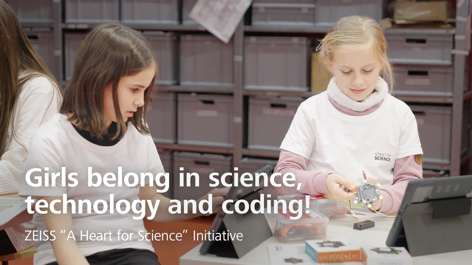 Girls learn to code with Calliope mini