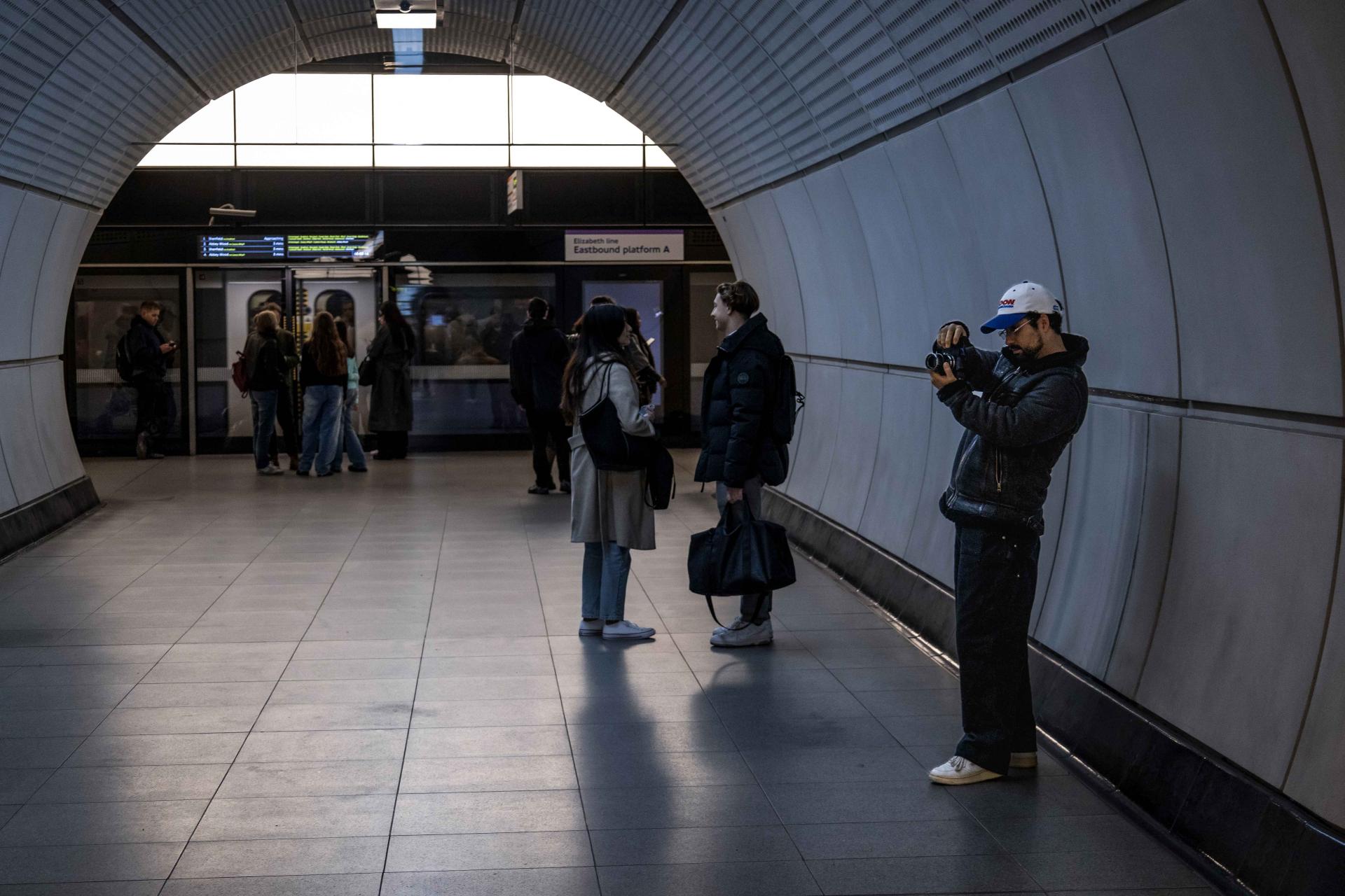 In seinen Fotografien hält Ilan alltägliche Situationen und die Mobilität fest.