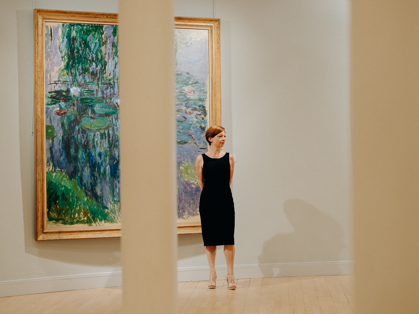 Marianne Mathieu Musée Marmottan Monet vor Gemälde