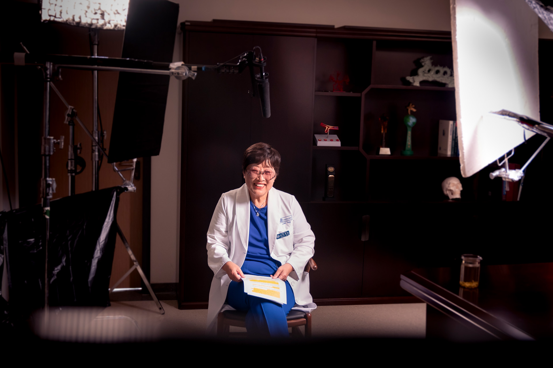 Making-of Prof. Dr. Ling Feng, Neurochirurgin und stellvertretende Direktorin des China-INI in Peking