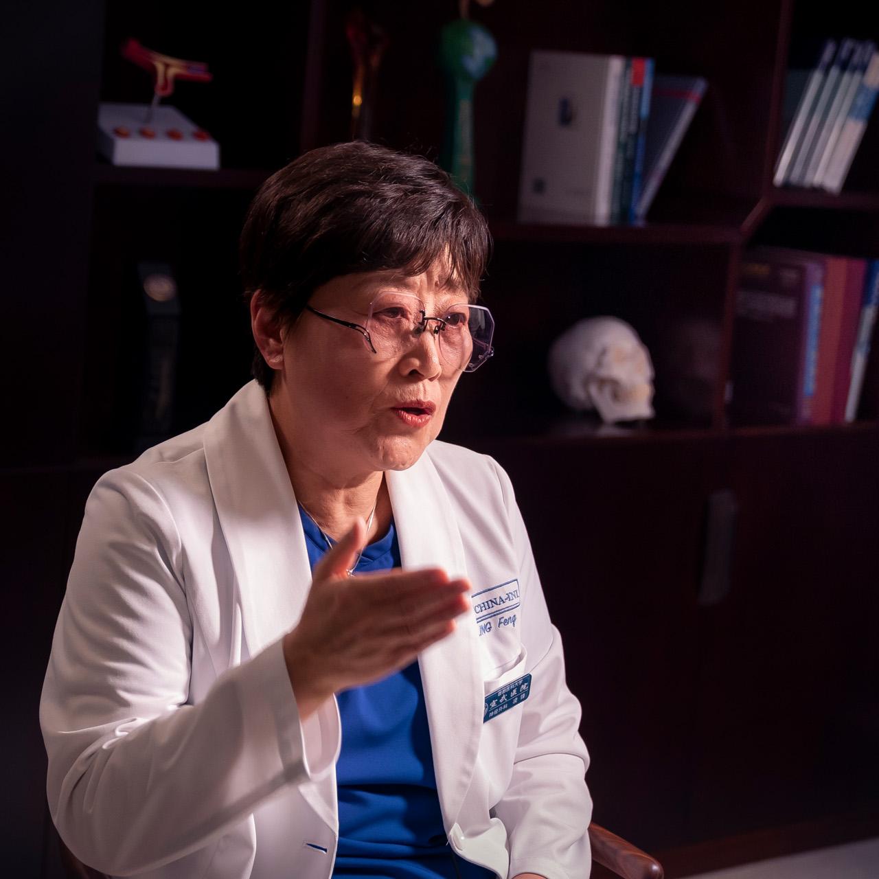 Prof. Dr. Ling Feng, Neurochirurgin und stellvertretende Direktorin des China-INI in Peking