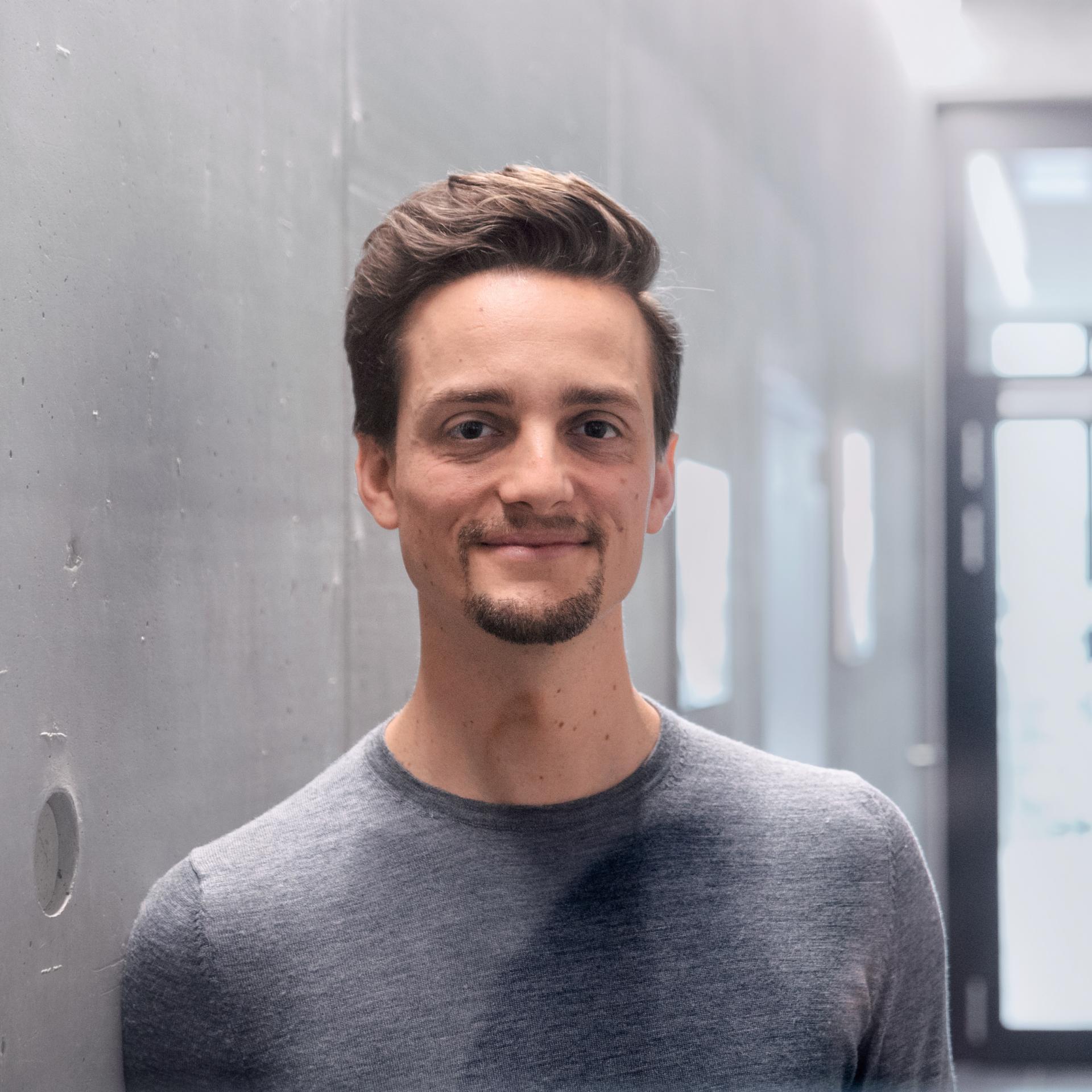 Dr. Daniel Reichard 
