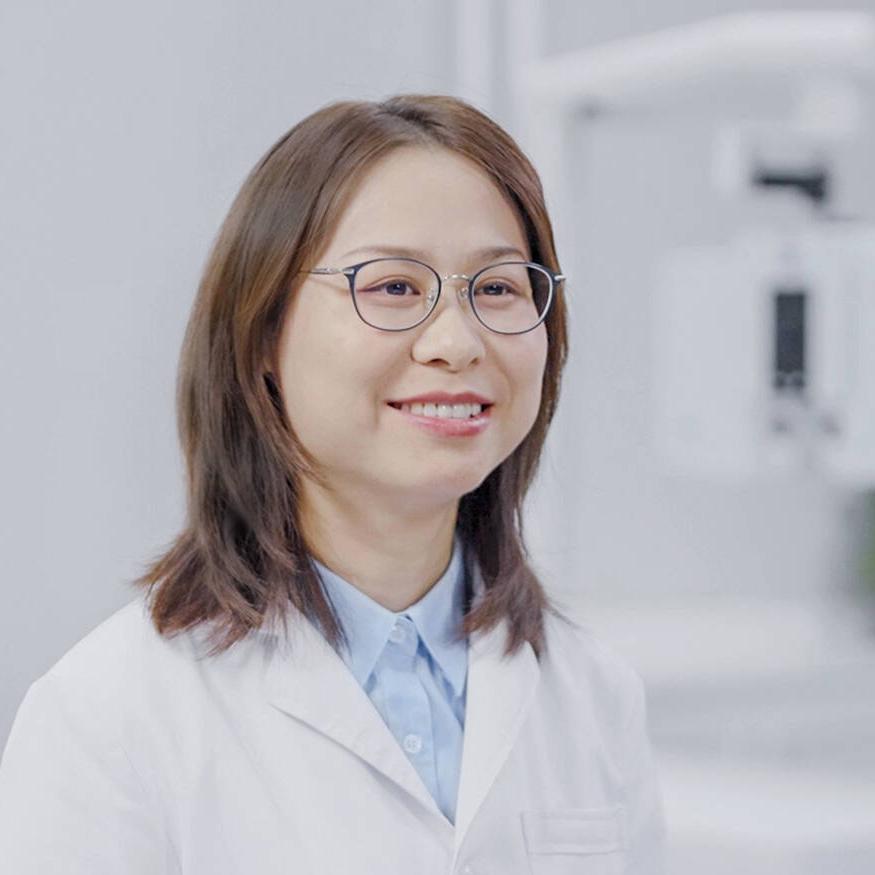 Porträt von Dr. Xiaoqin Chen , Director of Clinical Testing Department, Tianjin Eye Hospital Optometric Center