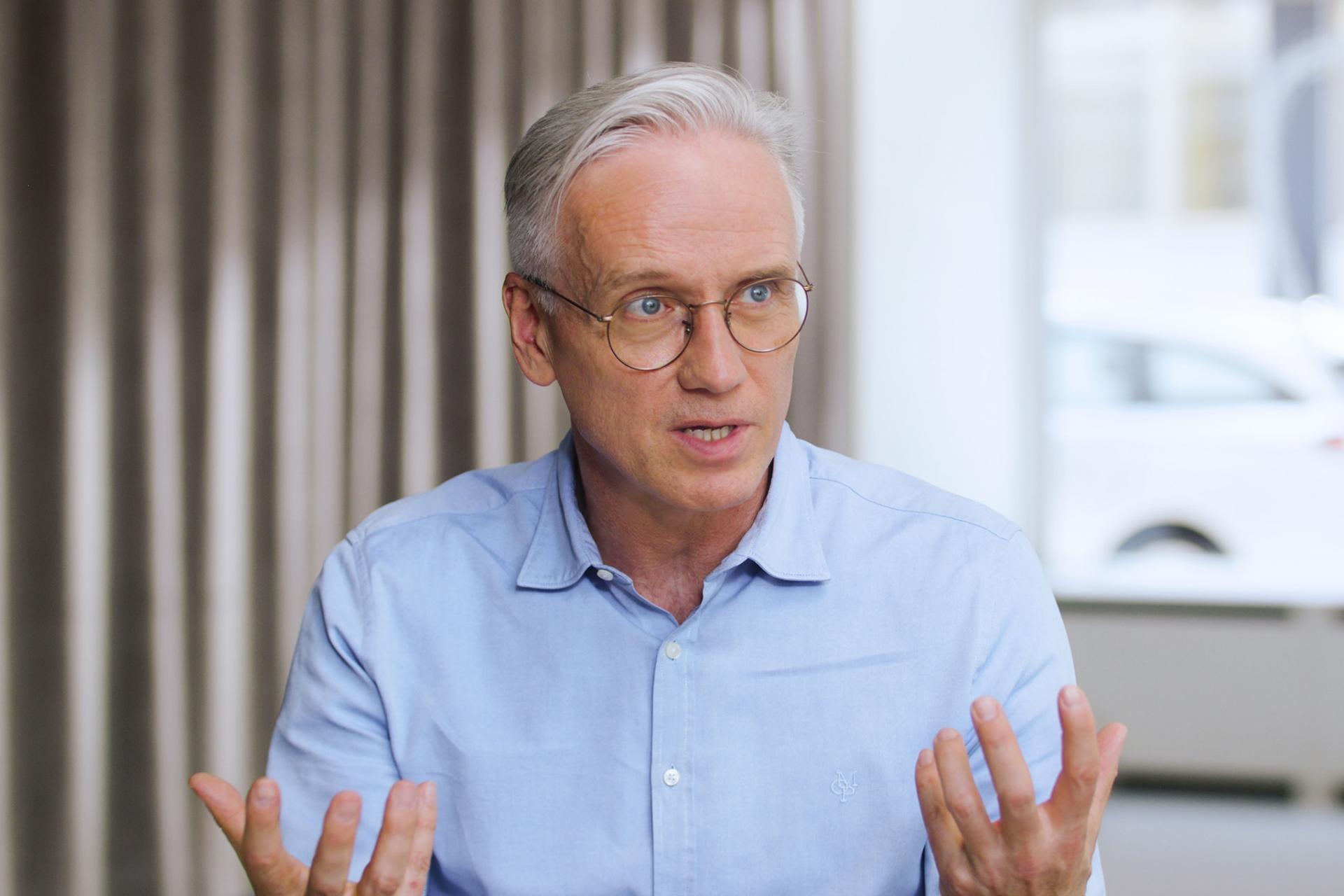 ZEISS-Mitarbeiter und Halbleiterexperte Dr. Christoph Zaczek im Gespräch. 