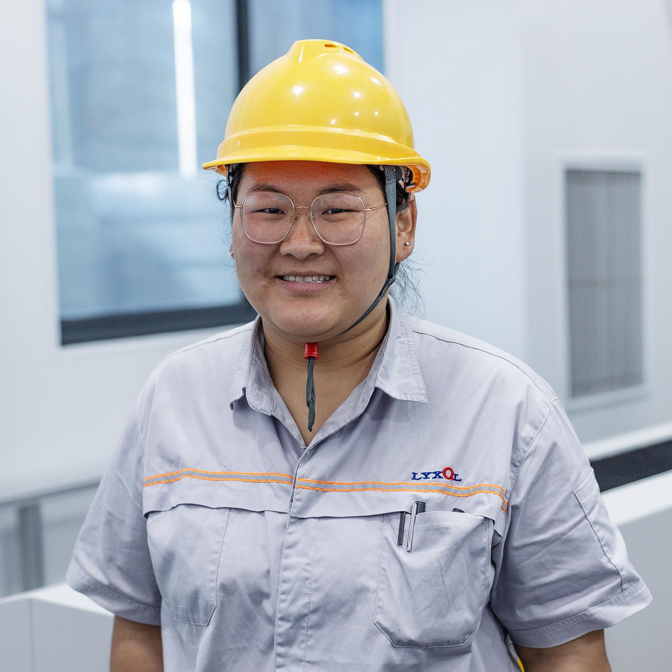 Ein Portrait von Wu Jinghui, CMM Ingeneurin bei LYXQL