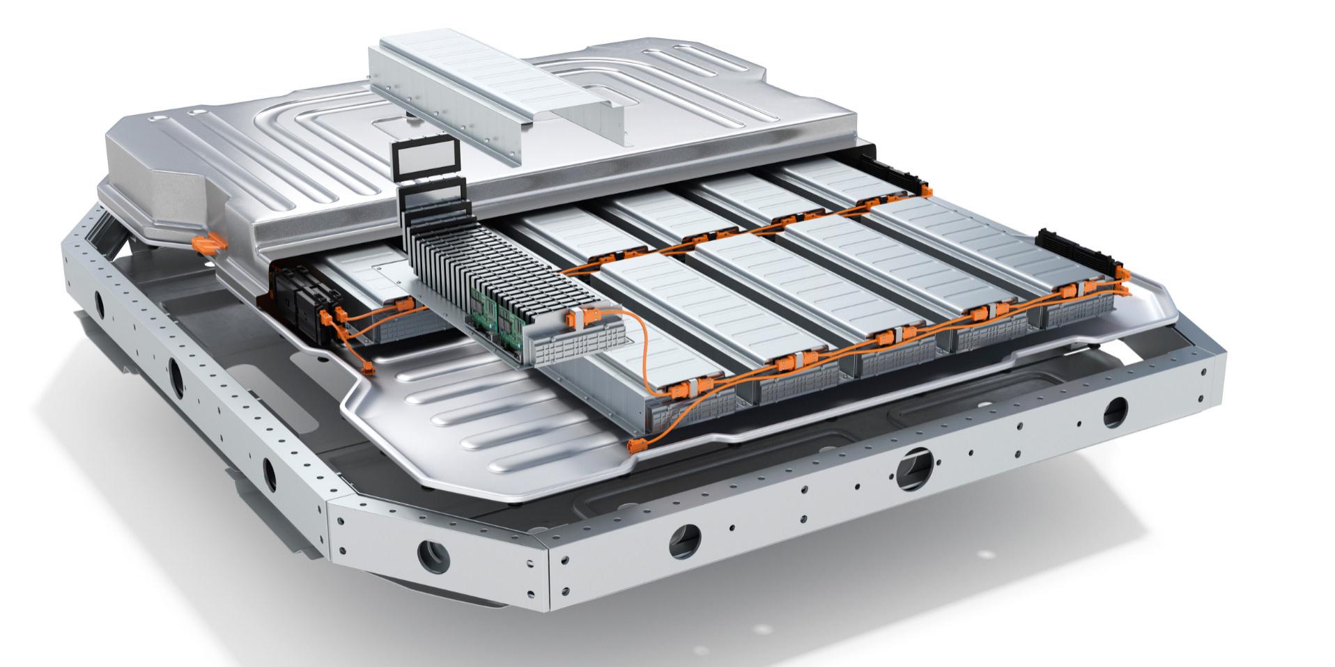 Die Autobatterie separat auf dem weißen Hintergrund