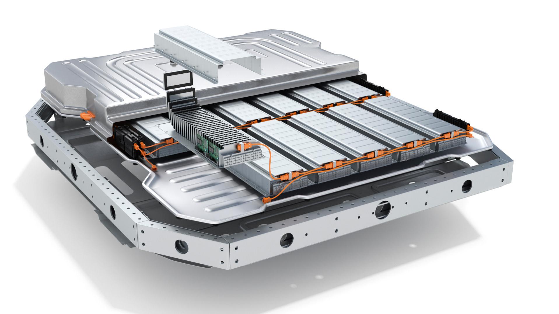 Die Autobatterie separat auf dem weißen Hintergrund