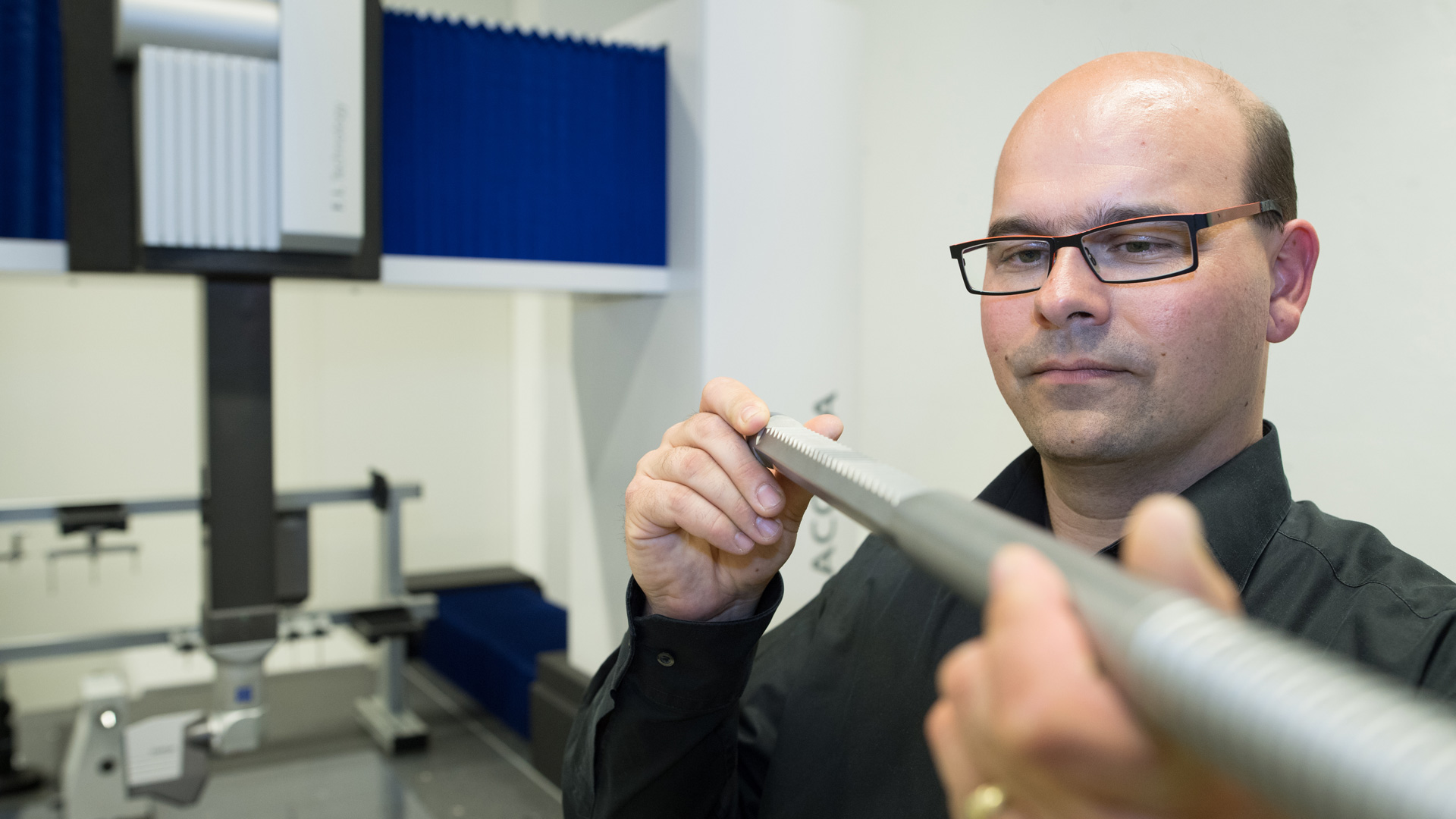 Techniker mit ZEISS Linescan