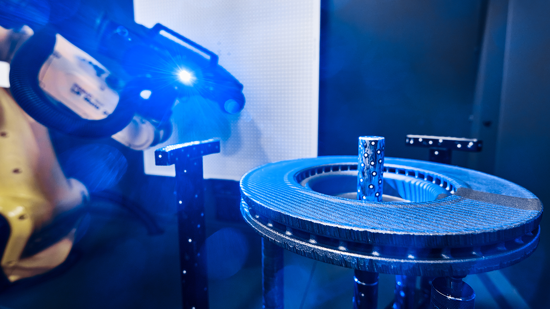 Mit der optischen 3D-Messmaschine ScanBox Serie 4 werden Bremsscheiben und Sandformen innerhalb weniger Minuten automatisiert gemessen und inspiziert.