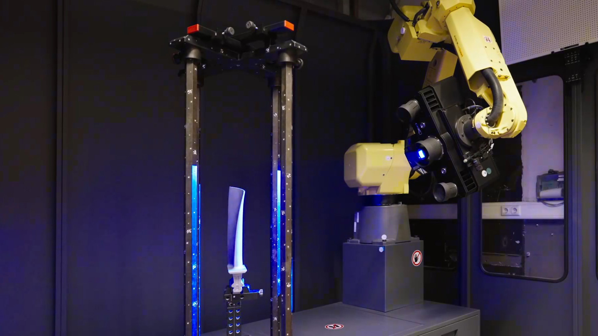 ZEISS ATOS 5 Sensor automatisiert in der ZEISS ScanBox Serie 5 zur präzisen, vollflächigen 3D-Datenerfassung.
