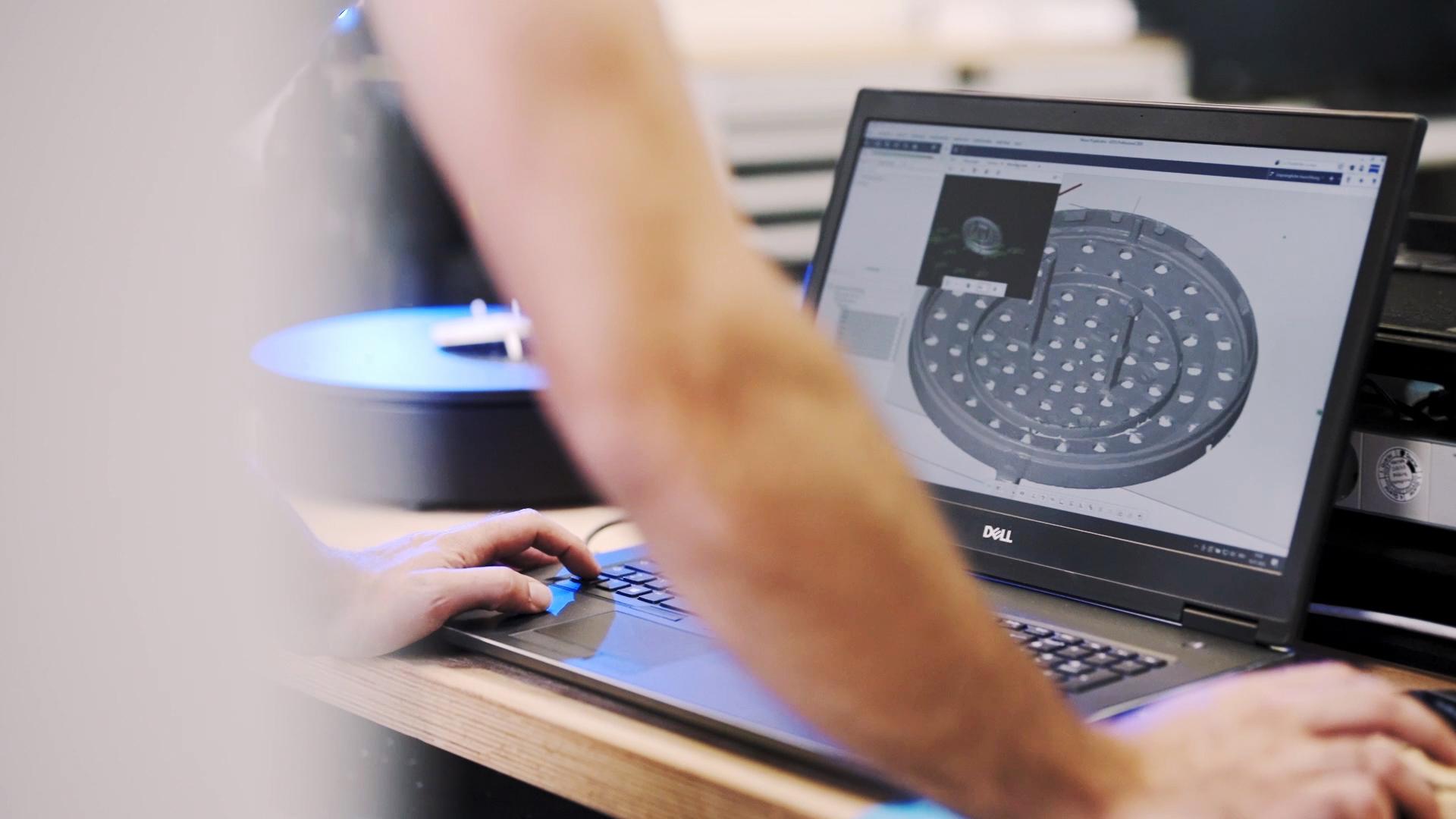 Das optische Messsystem und die daraus resultierende Punktwolke wird mit der Auswertesoftware ZEISS Inspect Pro ausgewertet