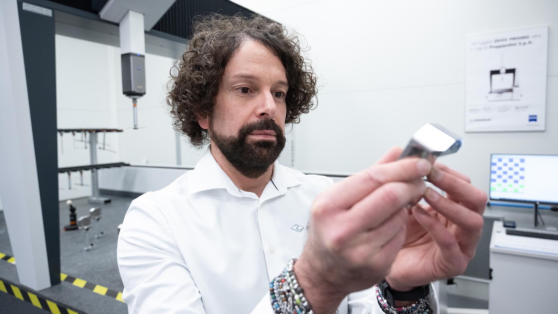 Giacomo Michelini leitet das Messlabor bei Poggipolini und ist für die Qualitätssicherung zuständig