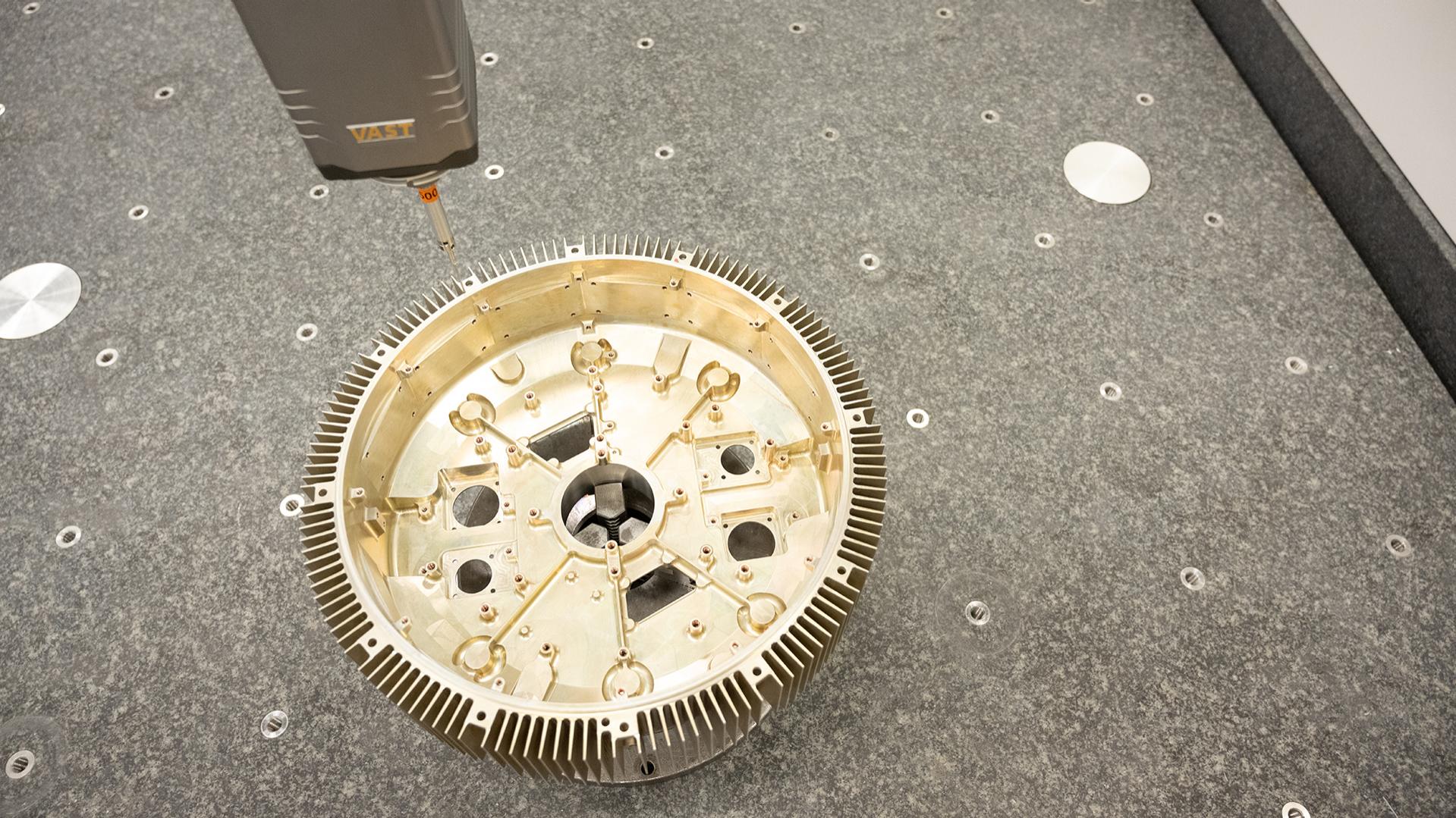 Äußeres Gehäuse eines Elektromotors für eine Frachttransportdrohne.