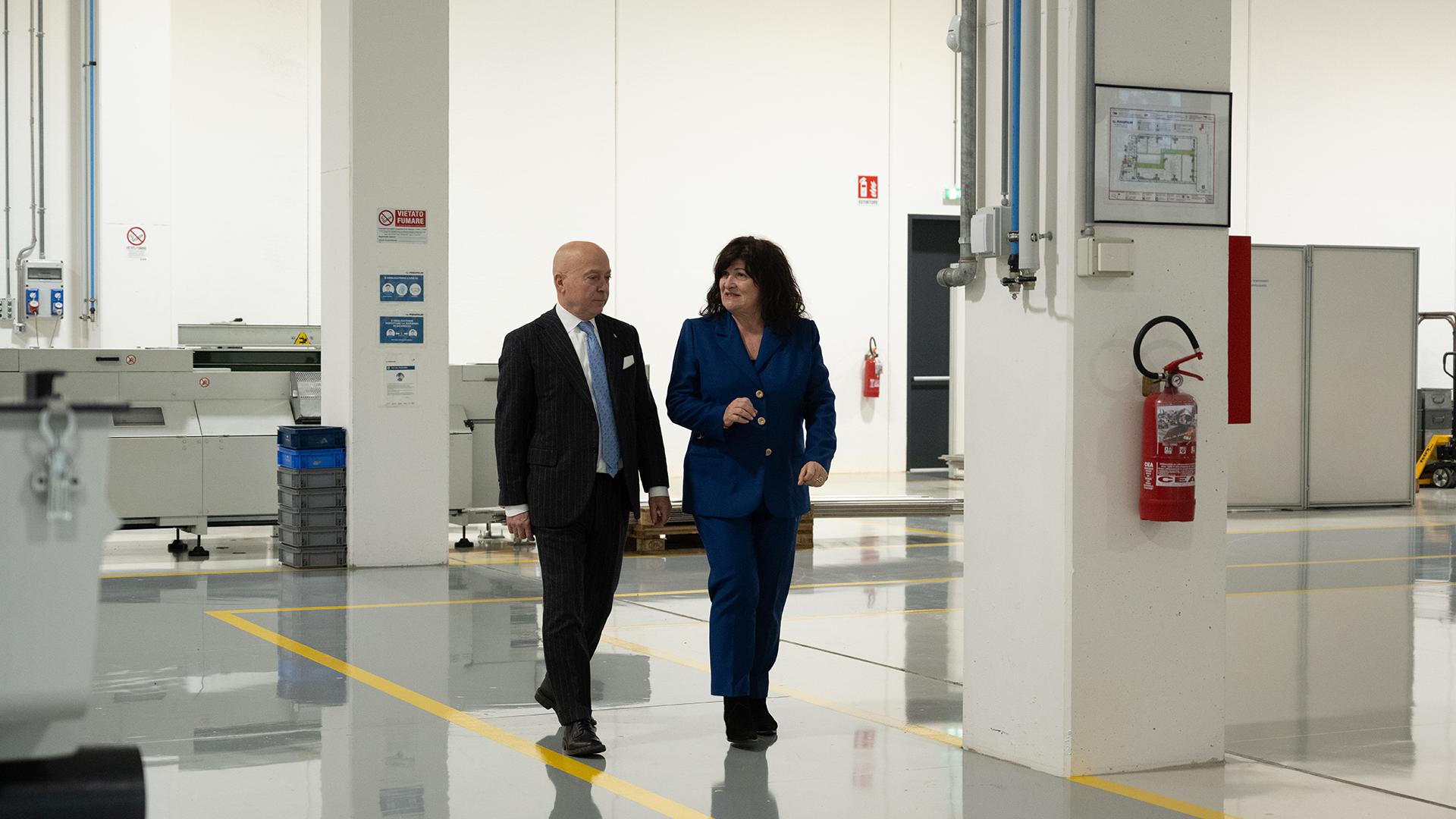 Herr Stefano Poggipolini ist der CEO, und Frau Rosanna Masi ist CEO und CFO.