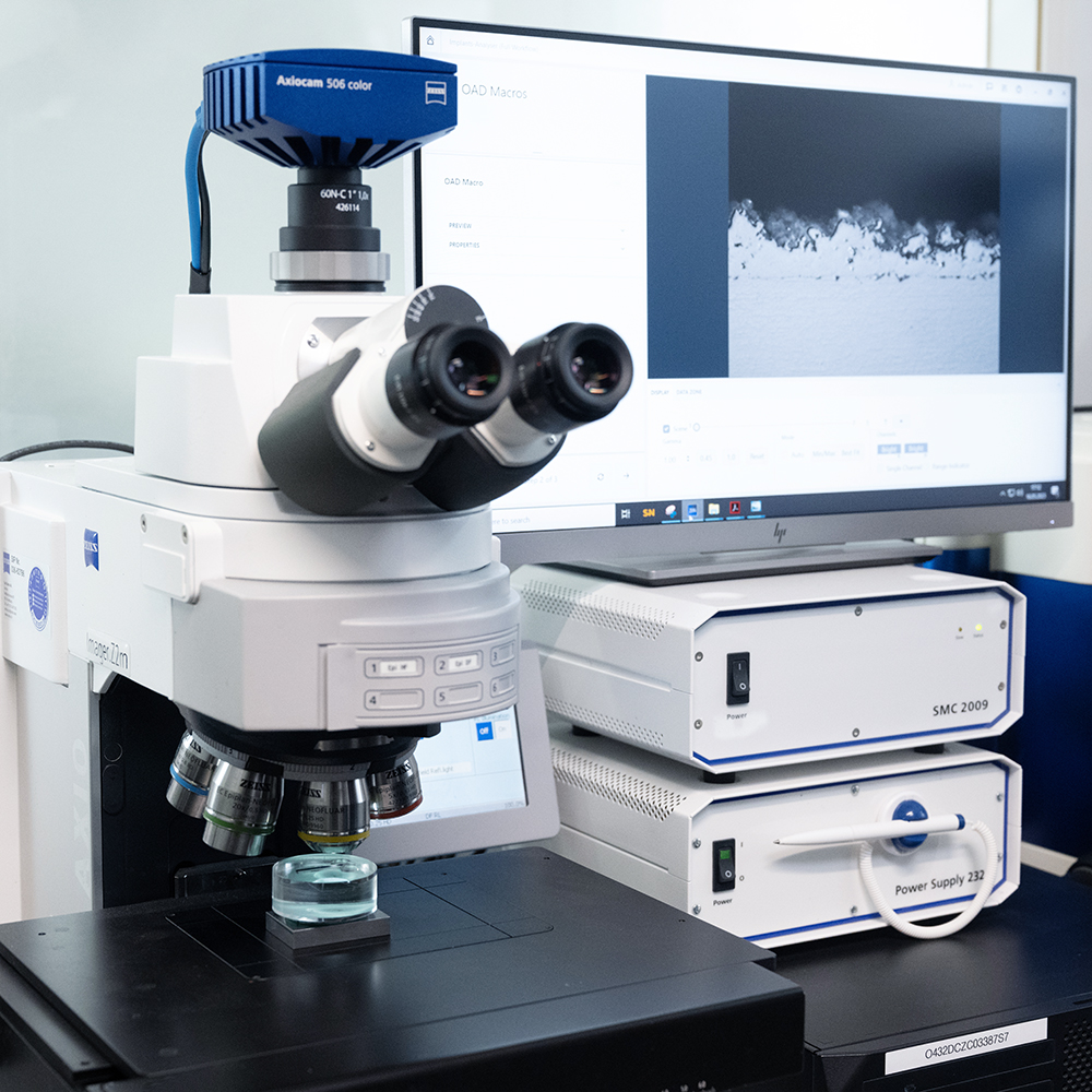 KI-gestützte ZEISS Lösung prüft Implantat-Beschichtungen automatisiert