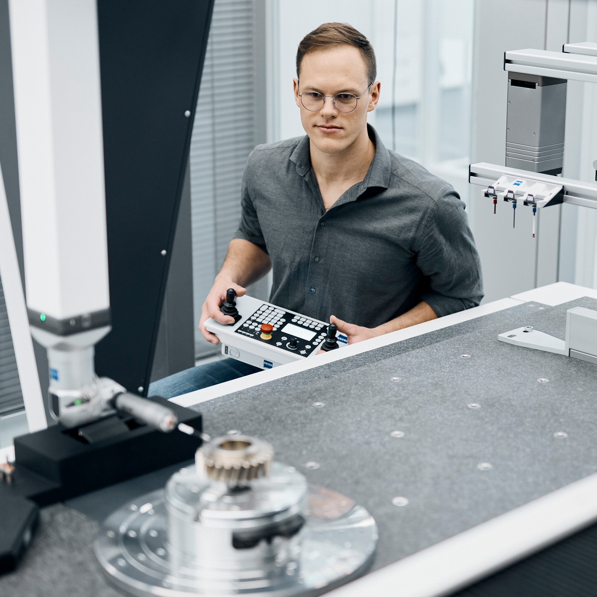 Geschwindigkeit und optionaler ZEISS Vast Rotary Table Axis​