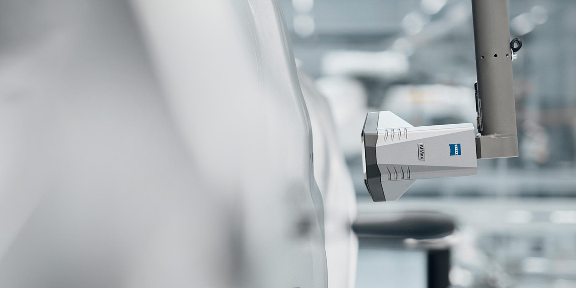 ZEISS AIMax kann zusätzlich für die Lageerkennung und Positionieraufgaben (Bauteile, Karosserien) und allgemein für die roboterbasierte Koordinatenmesstechnik eingesetzt werden.