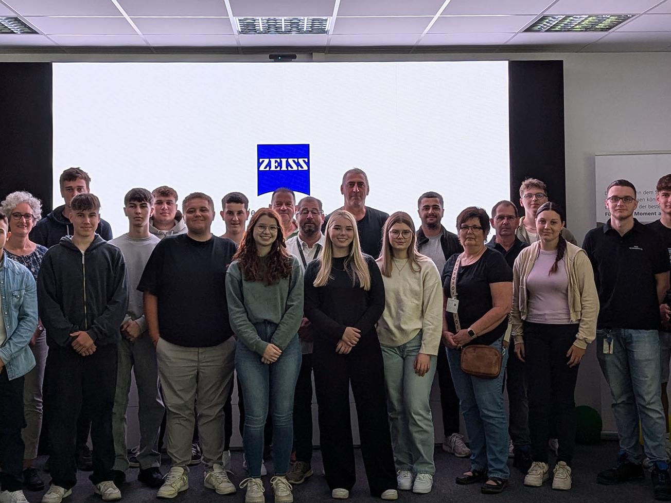 Auch in Wetzlar startete die Ausbildung im August: Insgesamt 12 junge Menschen beginnen hier ihr Berufsleben in den beiden Ausbildungsberufen Feinoptik und Industriemechanik.