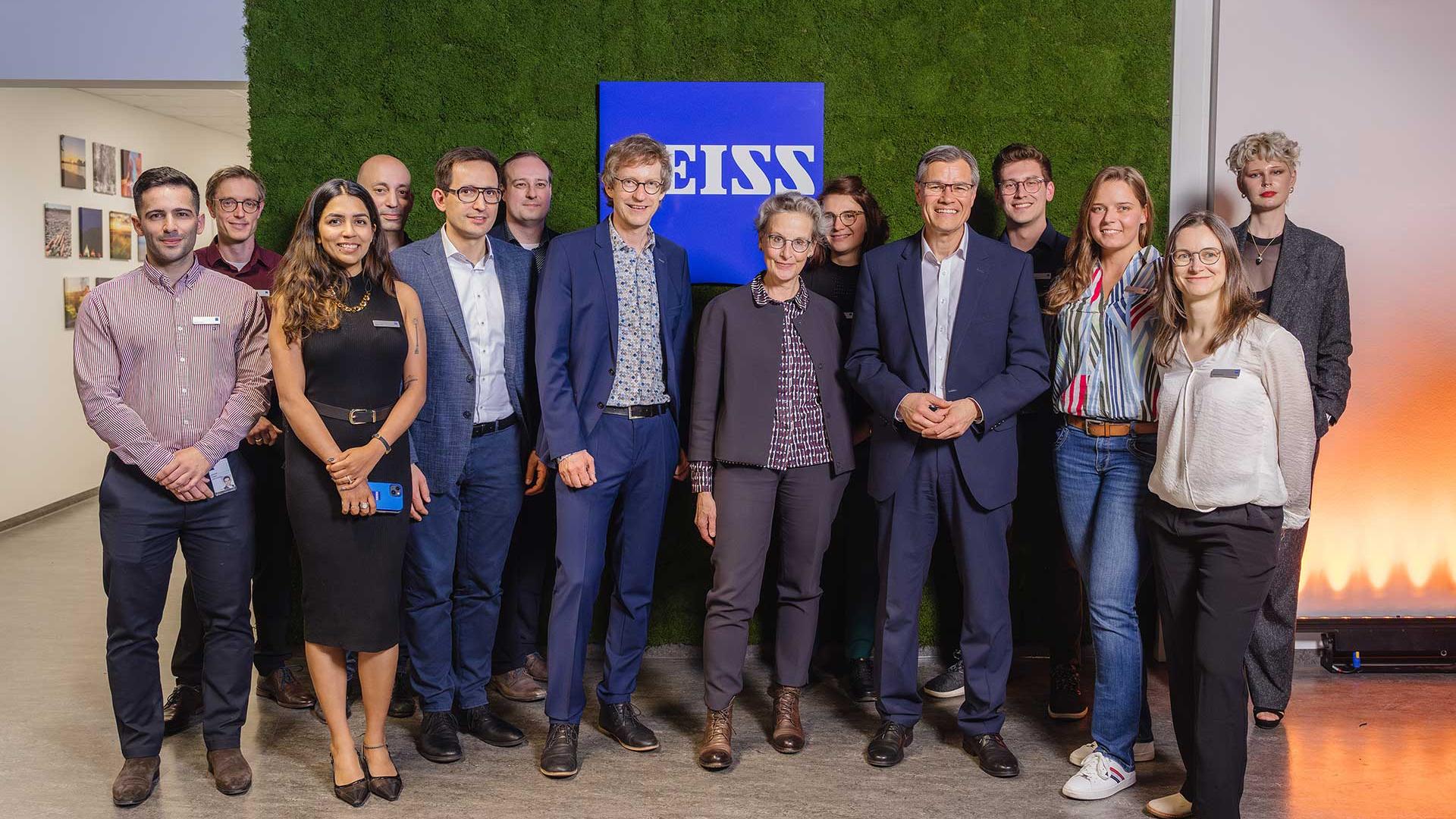Zur feierlichen Eröffnung waren neben dem ZEISS Vorstand und ZEISS Mitarbeitenden auch Gäste aus Wirtschaft und Wissenschaft in Dresden eingeladen.