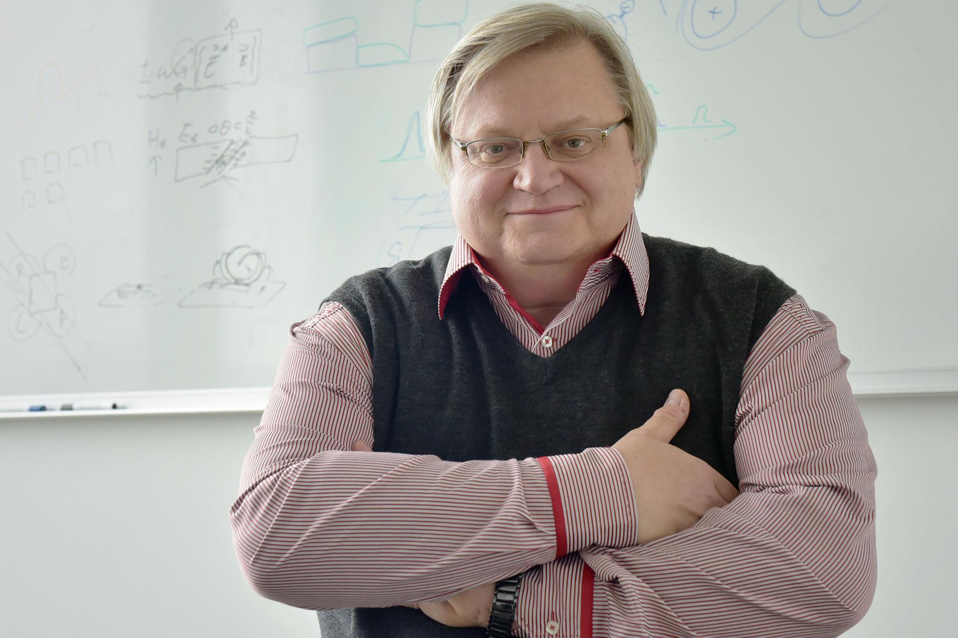 Prof. Dr. Yuri Kivshar, Leiter des Nonlinear Physics Centre an der Australian National University (ANU) in Canberra