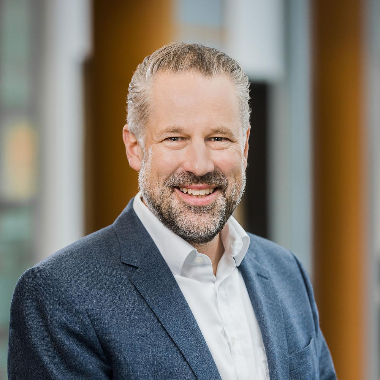Prof. Dr. Max Christian Lemme, Leiter des Lehrstuhls für Elektronische Bauelemente an der RWTH Aachen University und Geschäftsführer der AMO GmbH