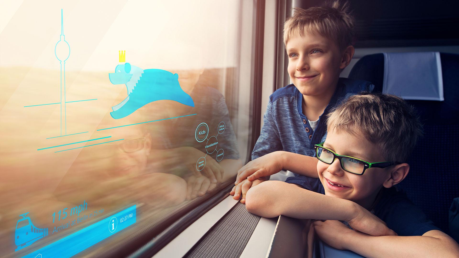 Wegweisende Fenstersysteme von ZEISS und HÜBNER für Bus und Bahn  Den Wetterbericht checken, attraktive Angebote an der kommenden Haltestelle sichten oder einen Platz für das Mittagessen reservieren: Die holografische Display-Technologie von ZEISS wird in enger Zusammenarbeit mit dem globalen Systemanbieter der Mobilitätsbranche HÜBNER in Fenstersysteme für Busse und Bahnen integriert. Die Technologie benötigt kaum Platz, wenig Energie und bietet dabei eine hohe Bildauflösung.