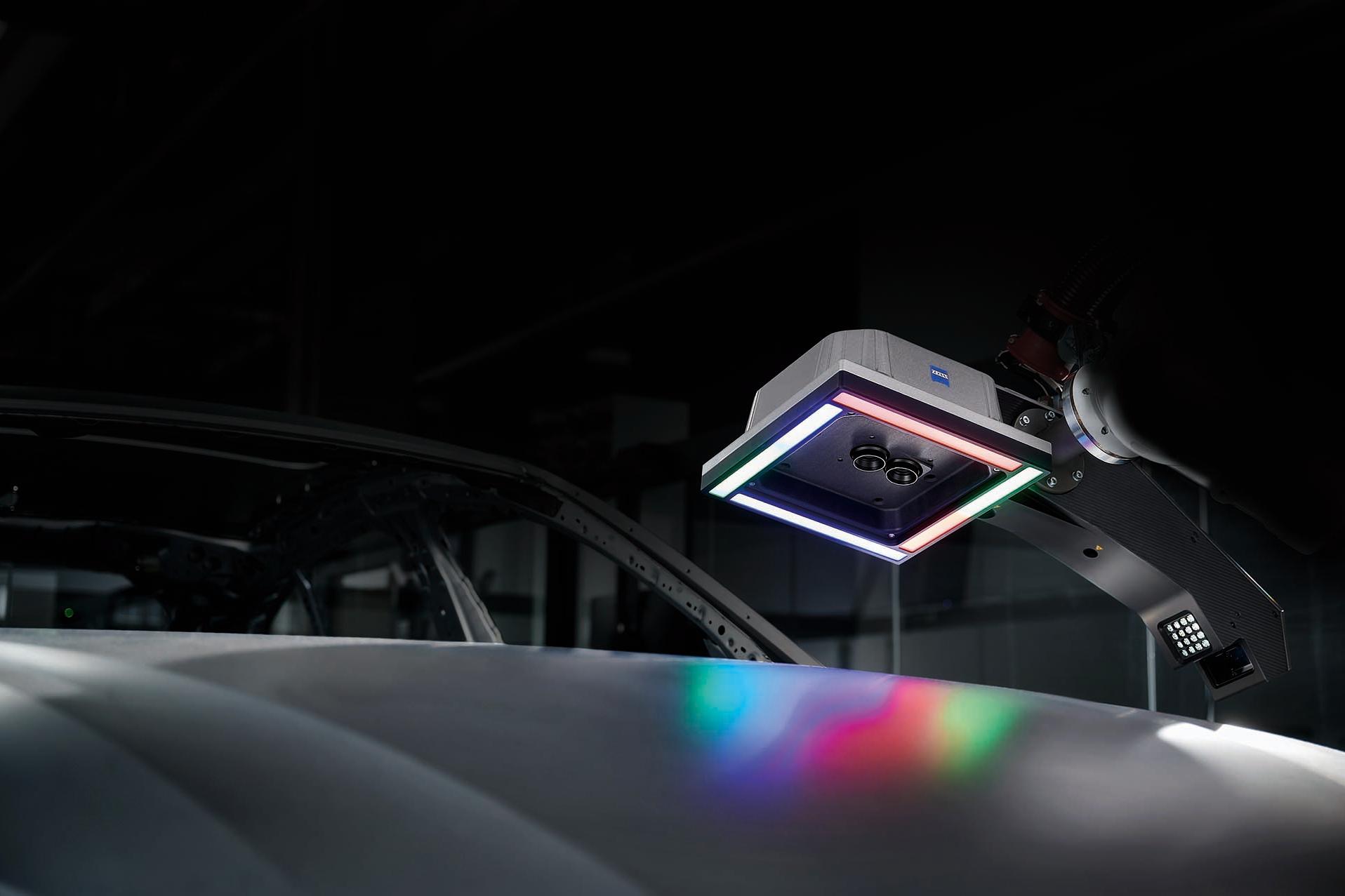The new sensor ZEISS ABIS III inspects both moving and stationary parts reproducibly and highly precise, identifying all relevant surface defects.