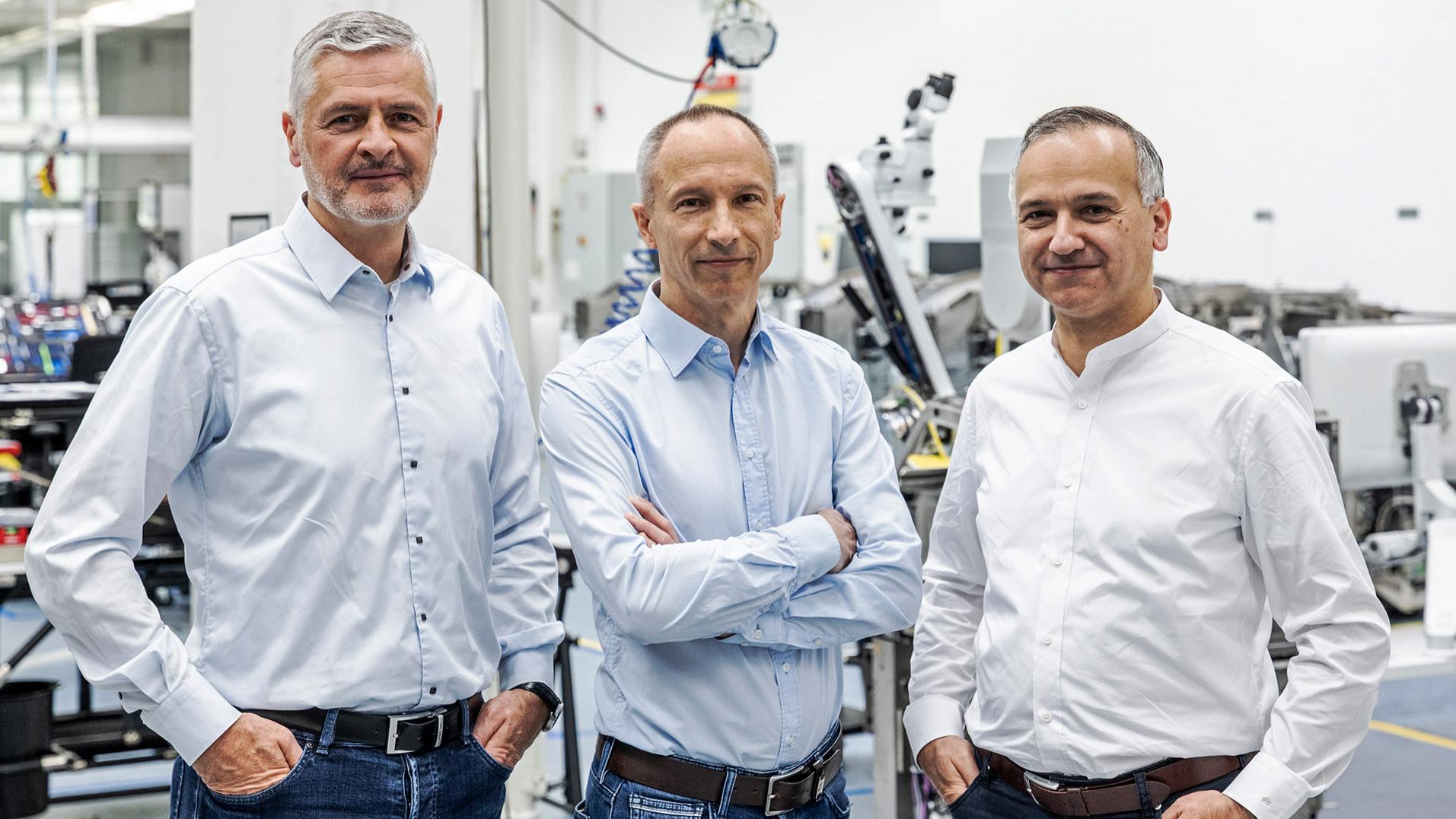 Mit ihrem Projekt der minimalinvasive Lentikelextraktion nominiert für den Deutschen Zukunftspreis 2025 (v.l.): Dirk Mühlhoff, Dr. Mark Bischoff und Dr. Gregor Stobrawa. © Deutscher Zukunftspreis / Ansgar Pudenz.