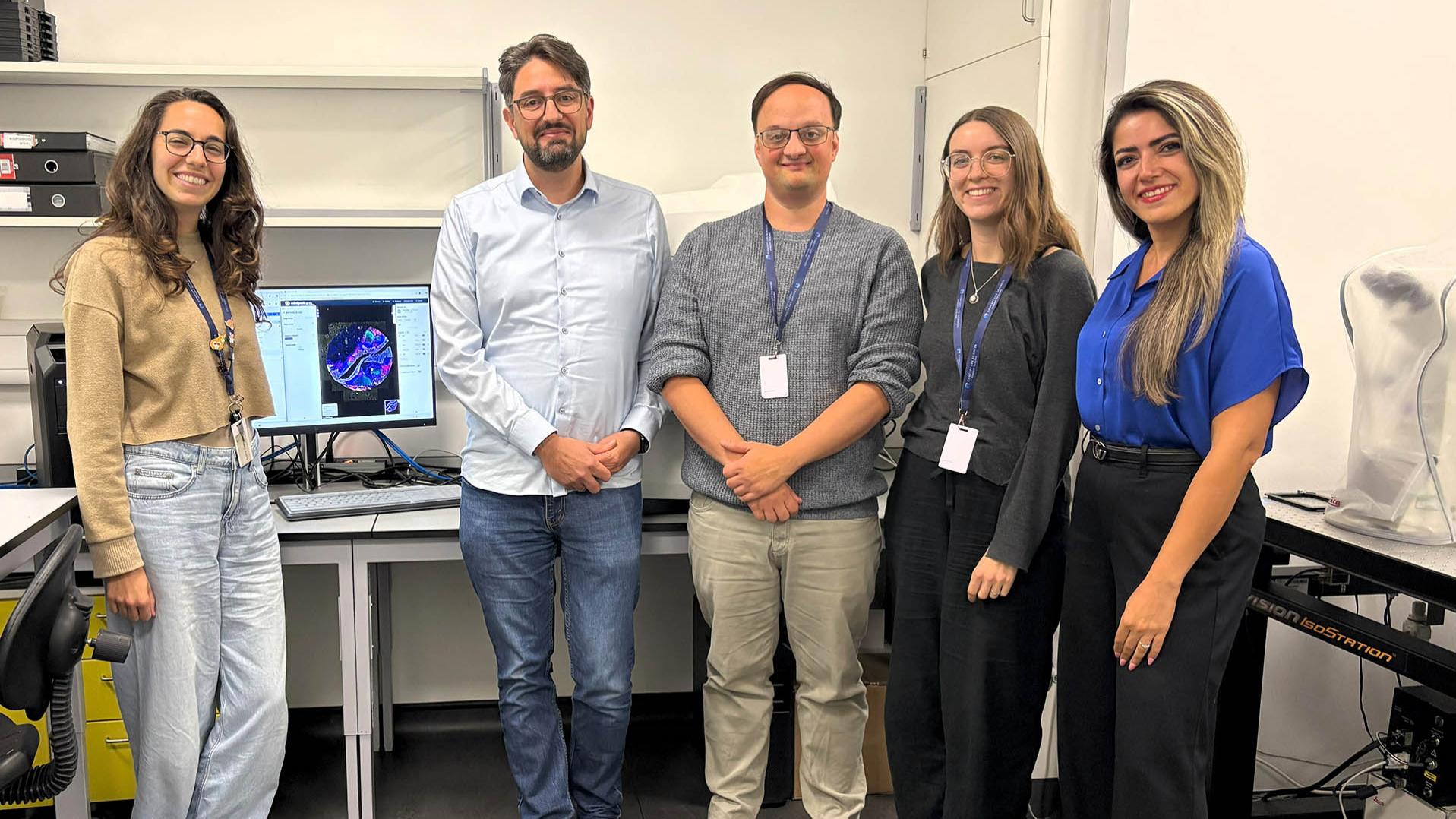 Gemeinsam Innovationen in Spatial Biology vorantreiben – von links: Giulia Tagliavini (CLS), Moritz Widmaier (ZEISS), Christopher Mills (CLS), Lydia Blackburn (CLS) und Sherry Derakhshani (ZEISS)