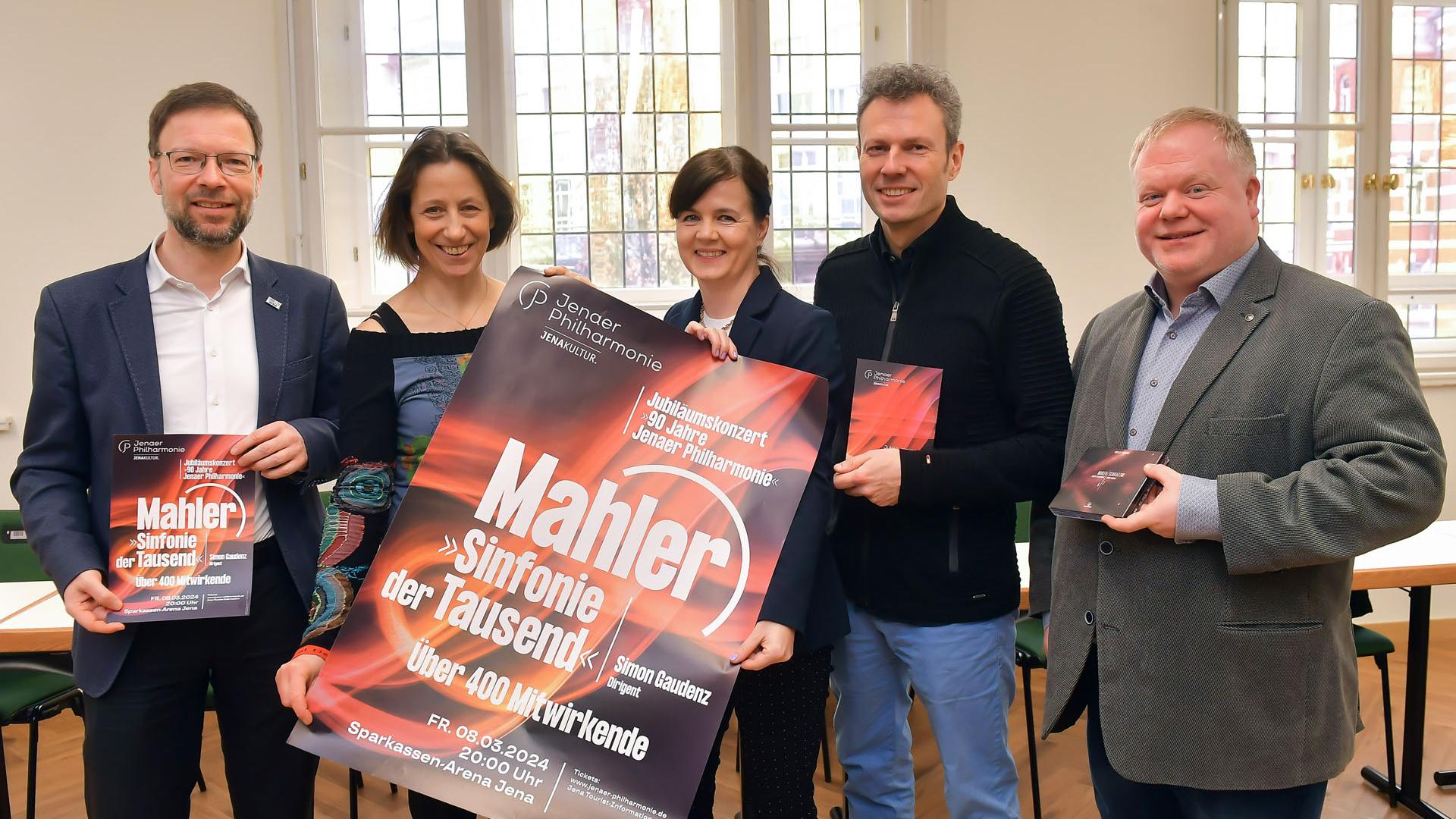 Vorstellung Jubiläumskonzert "90 Jahre Jenaer Philharmonie": Dr. Thomas Nitzsche, Oberbürgermeister Jena, Friedrun Vollmer, Werkleiterin JenaKultur, Beatrice Weinberger, ZEISS Standortkommunikation Jena, Simon Gaudenz, Generalmusikdirektor Jenaer Philharmonie, Alexander Richter, Orchesterdirektor der Jenaer Philharmonie (v.l.).