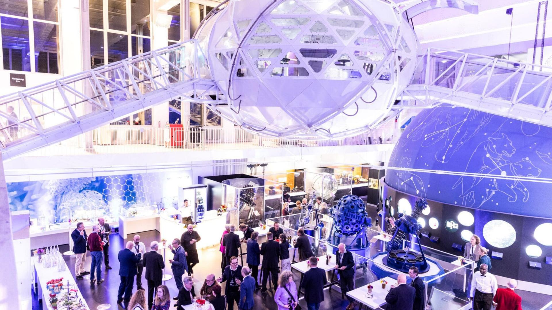 Ausstellung anlässlich 100 Jahre ZEISS Planetarien