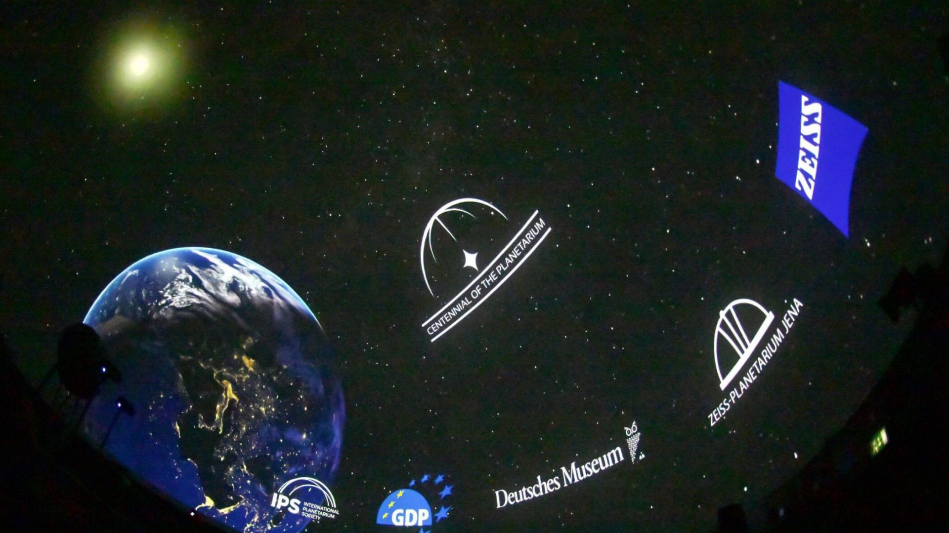 Kuppelbild im Planetarium Jena 