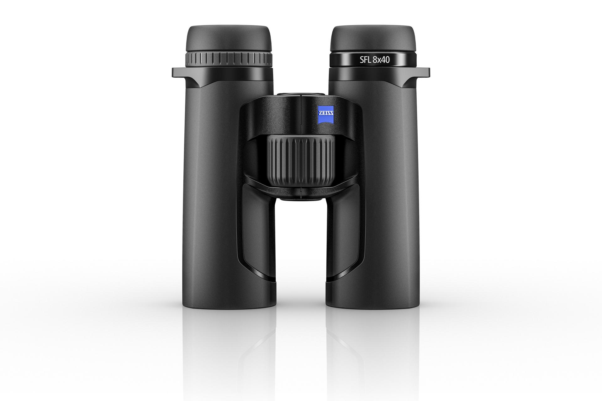 Schwarzes ZEISS Fernglas mit schlankem, modernem Design und ZEISS Logo an der Seite, abgebildet vor weißem Hintergrund.