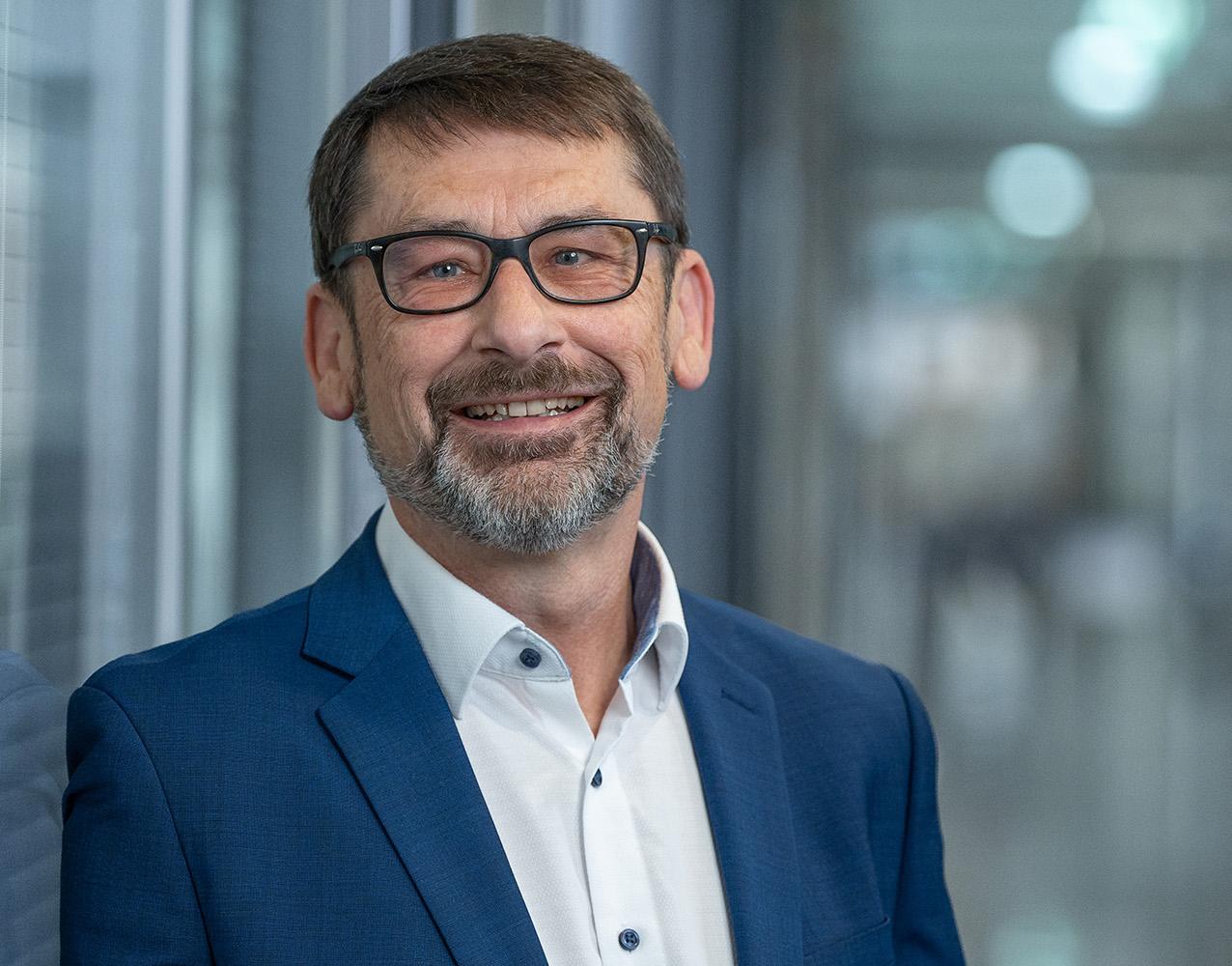 Porträt von Dr. Jens Werner als Leiter Human Resource der ZEISS SMT in Oberkochen 