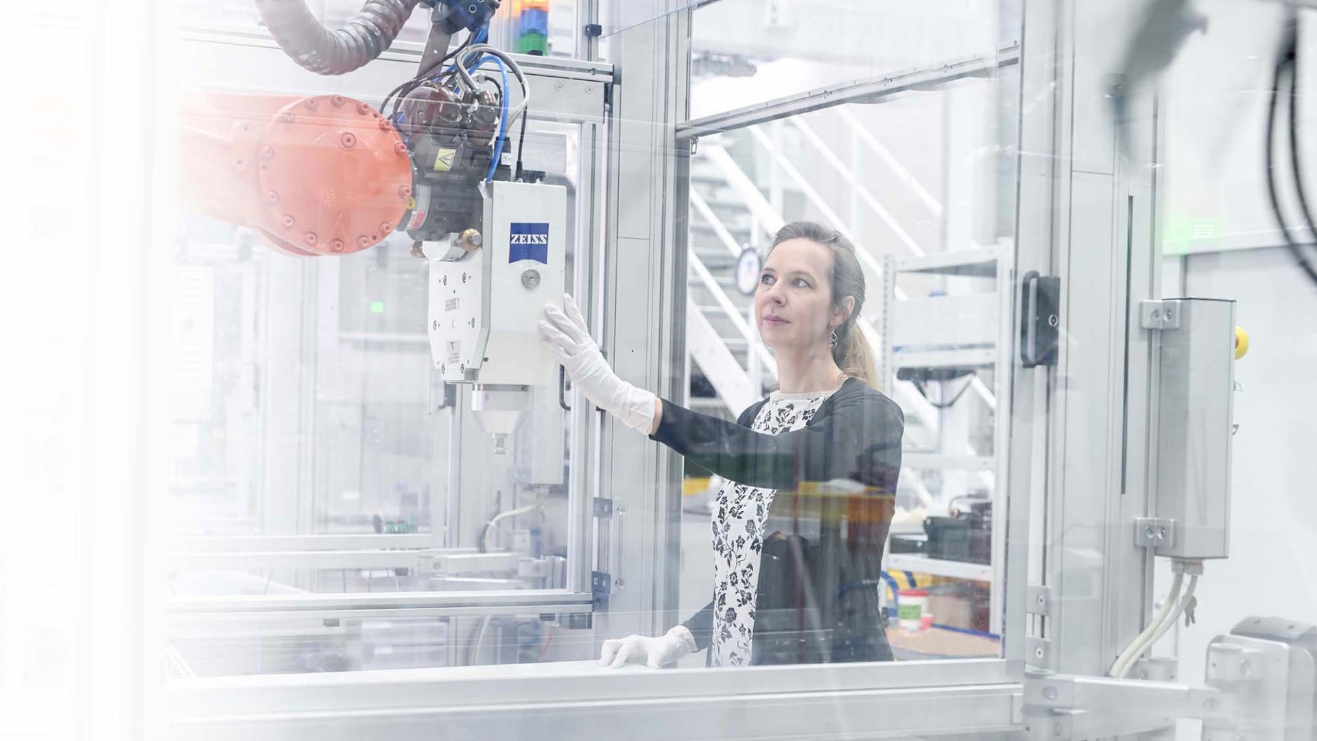 Produktionsarbeit bei der ZEISS SMT