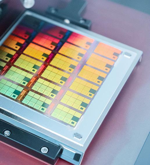 Sicht auf ein Elektronenmikroskop von ZEISS SMT