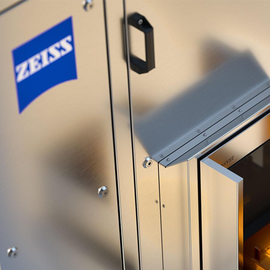 Eine Photomaske im Qualifizierungstool ZEISS AIMS 1x
