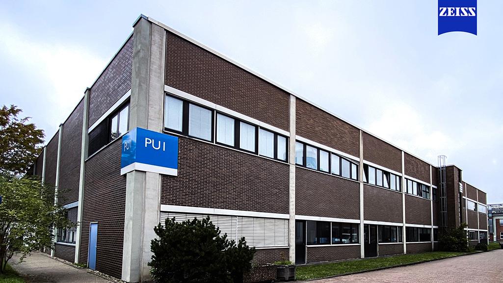 Eine Außenansicht des Firmengebäudes des neuen ZEISS Semiconductor Manufacturing Technology Standorts in Aachen