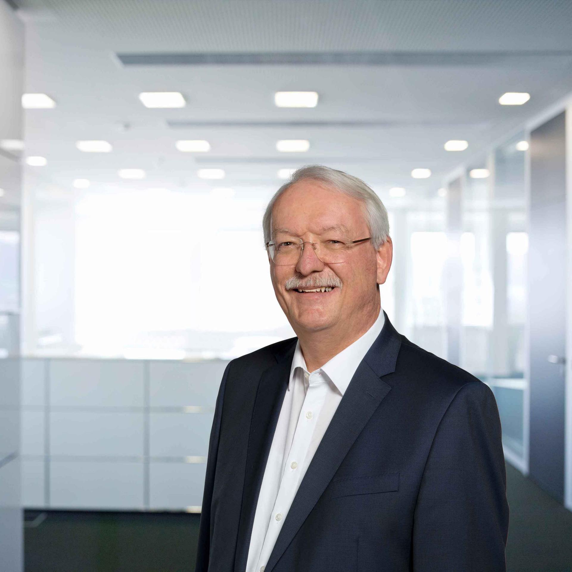 Porträt Andreas Dorsel in seiner Funktion als Chief Operations Officer und Digital Transformation Officer der ZEISS SMT in Oberkochen 