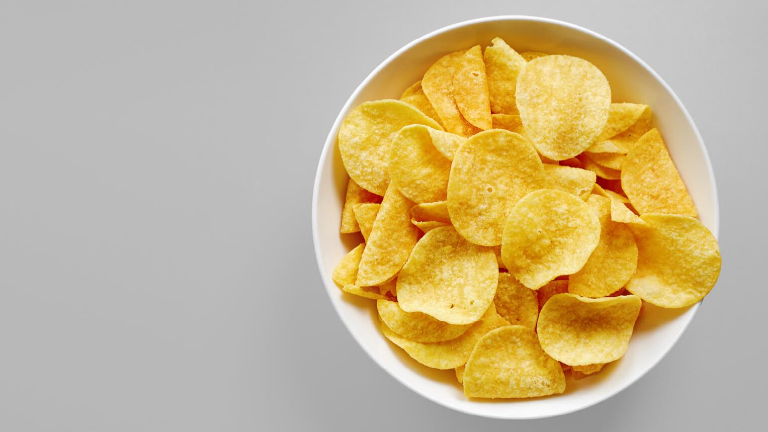 Kartoffelchips, Snacks in einer Schale